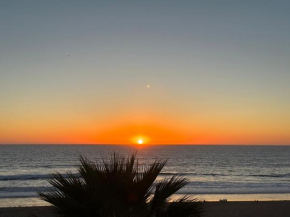 Beachfront 4BR Luxury Top-Floor Escape